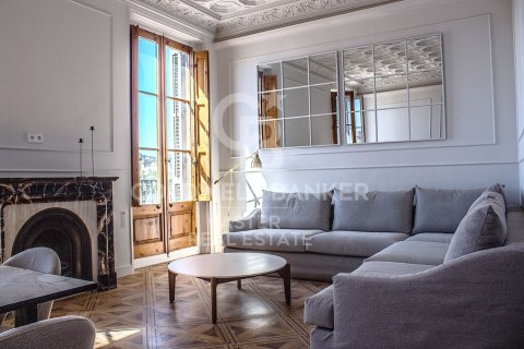 Tríplex de 2 dormitorios en venta en Barcelona, Cataluña, Spain № 7917