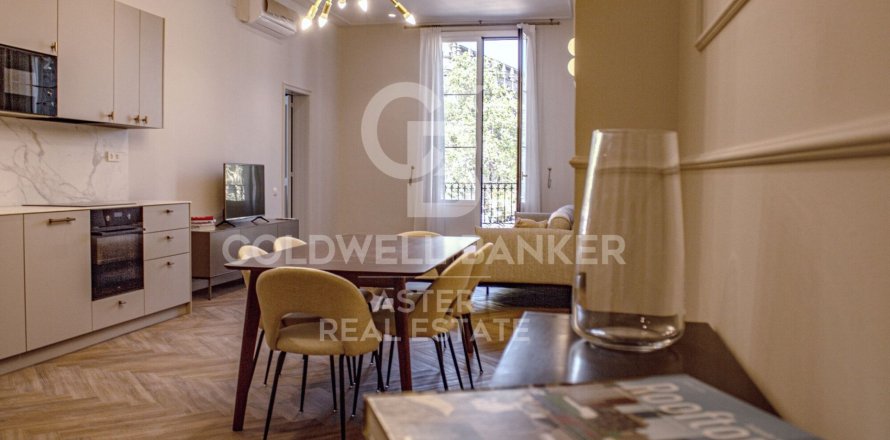 Tríplex de 2 dormitorios en venta en Barcelona, Cataluña, Spain № 7920