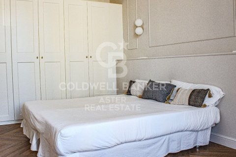 Tríplex de 2 dormitorios en venta en Barcelona, Cataluña, Spain № 7920 - foto 15