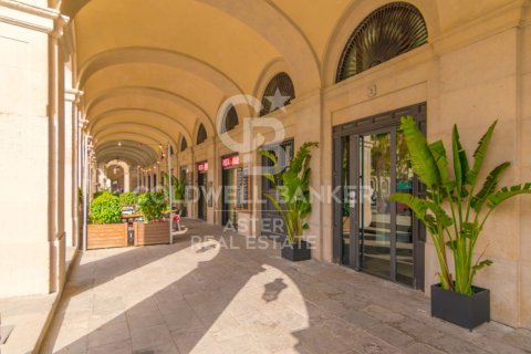 Tríplex de 2 dormitorios en venta en Barcelona, Cataluña, Spain № 7920 - foto 9