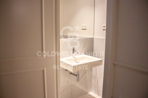 Tríplex de 2 dormitorios en venta en Barcelona, Cataluña, Spain № 7920 - foto 12