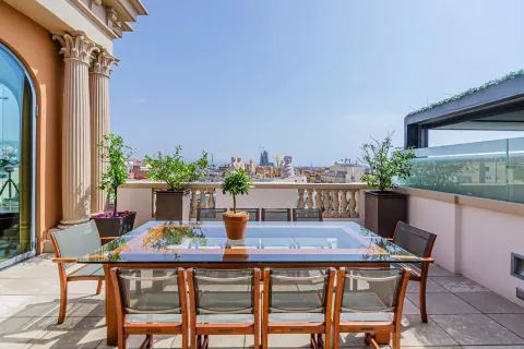 Apartamento de 4 dormitorios en venta en Barcelona, Cataluña, Spain № 1745