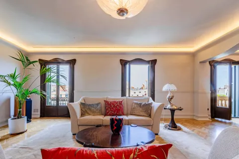 Apartamento de 4 dormitorios en venta en Barcelona, Cataluña, Spain № 1745 - foto 26