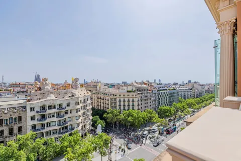 Apartamento de 4 dormitorios en venta en Barcelona, Cataluña, Spain № 1745 - foto 2