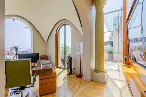 Apartamento de 4 dormitorios en venta en Barcelona, Cataluña, Spain № 1745 - foto 5