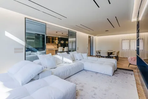Apartamento de 3 dormitorios en venta en Barcelona, Cataluña, Spain № 1741