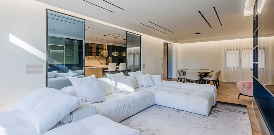 Apartamento de 3 dormitorios en venta en Barcelona, Cataluña, Spain № 1741