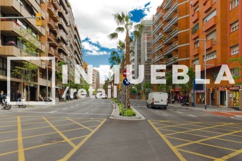 Propiedad comercial de 380 m² en venta en Barcelona, Cataluña, Spain № 1916 - foto 16