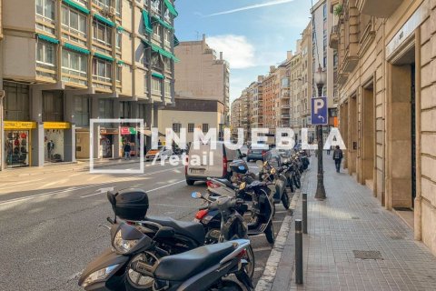 Propiedad comercial de 380 m² en venta en Barcelona, Cataluña, Spain № 1916 - foto 10