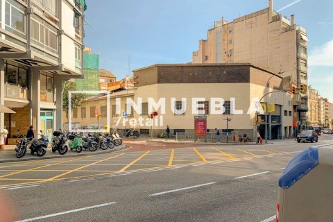Propiedad comercial de 380 m² en venta en Barcelona, Cataluña, Spain № 1916 - foto 12
