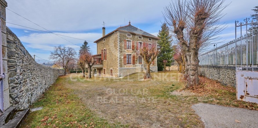 Сasa de 9 dormitorios en venta en Cataluña, Spain № 5867