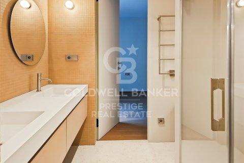 Apartamento de 5 dormitorios en venta en Barcelona, Cataluña, Spain № 5863 - foto 15