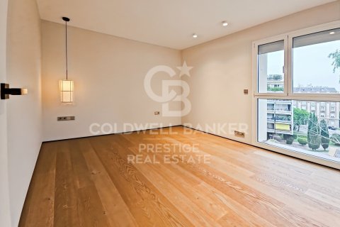 Apartamento de 5 dormitorios en venta en Barcelona, Cataluña, Spain № 5863 - foto 14
