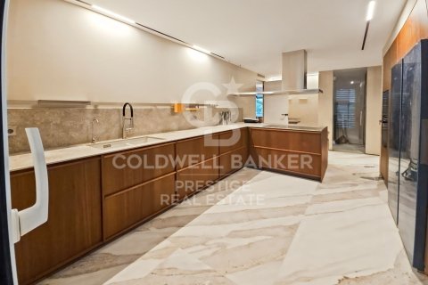 Apartamento de 5 dormitorios en venta en Barcelona, Cataluña, Spain № 5863 - foto 9
