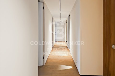 Apartamento de 5 dormitorios en venta en Barcelona, Cataluña, Spain № 5863 - foto 16