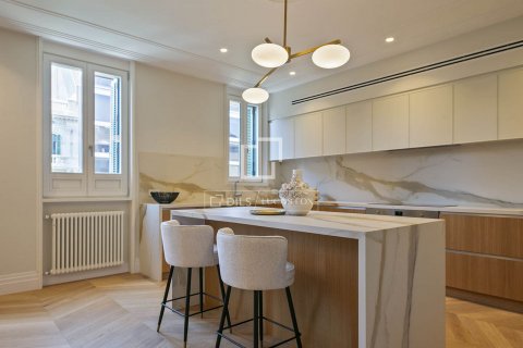 Ático de 3 dormitorios en venta en Barcelona, Cataluña, Spain № 8652 - foto 11