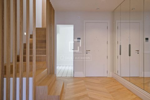 Ático de 3 dormitorios en venta en Barcelona, Cataluña, Spain № 8652 - foto 16