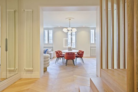 Ático de 3 dormitorios en venta en Barcelona, Cataluña, Spain № 8652 - foto 14