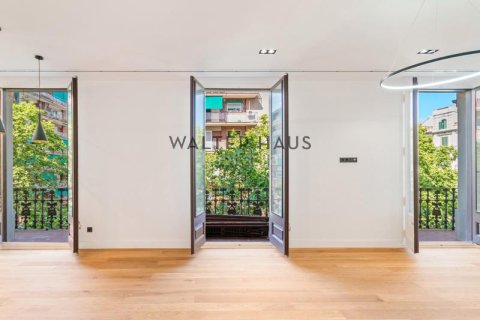 4 bedrooms apartment for sale in Eixample, Barcelona, Catalonia, Spain № 2227 - photo 3