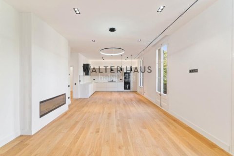 4 bedrooms apartment for sale in Eixample, Barcelona, Catalonia, Spain № 2227 - photo 4