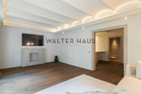 Apartamento de 3 dormitorios en venta en Eixample, Barcelona, Cataluña, Spain № 2232 - foto 4