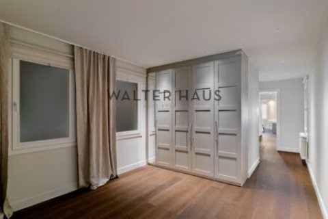 Apartamento de 3 dormitorios en venta en Eixample, Barcelona, Cataluña, Spain № 2232 - foto 23