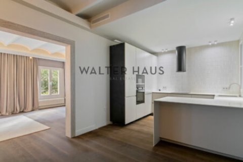 Apartamento de 3 dormitorios en venta en Eixample, Barcelona, Cataluña, Spain № 2232 - foto 8