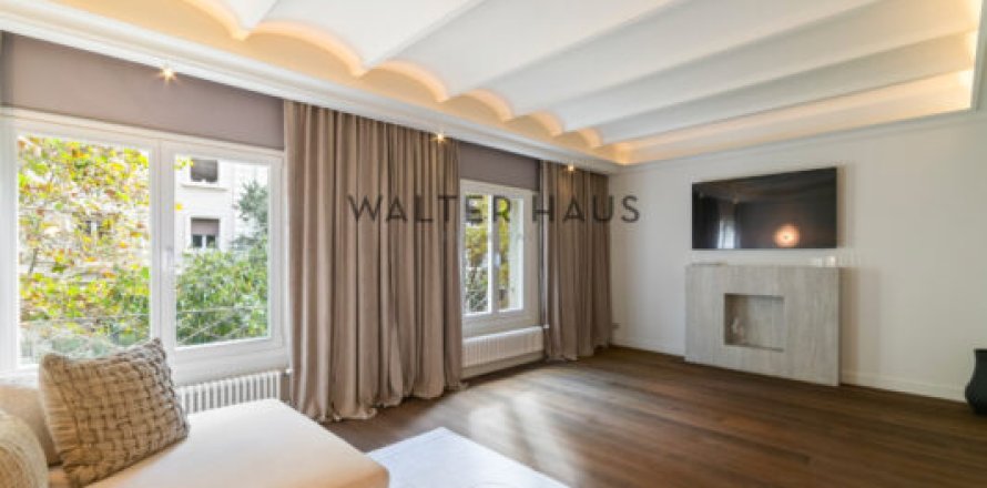 Apartamento de 3 dormitorios en venta en Eixample, Barcelona, Cataluña, Spain № 2232
