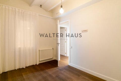 Apartamento de 3 dormitorios en venta en Eixample, Barcelona, Cataluña, Spain № 2232 - foto 24