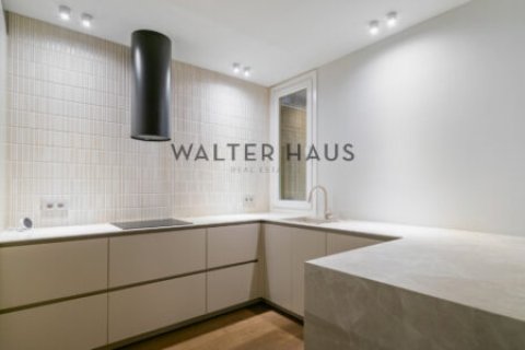 Apartamento de 3 dormitorios en venta en Eixample, Barcelona, Cataluña, Spain № 2232 - foto 7