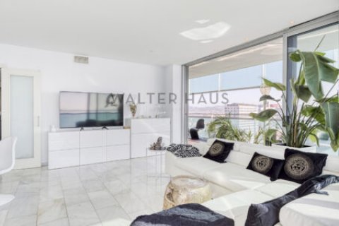 Apartamento de 3 dormitorios en venta en Sant Martí, Barcelona, Cataluña, Spain № 2229 - foto 19