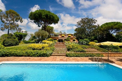 Сasa de 5 dormitorios en venta en Caldes de Malavella, Gerona, Cataluña, Spain № 5590 - foto 1