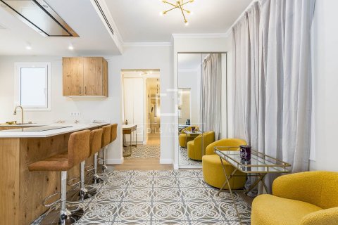 Apartamento de 4 dormitorios en venta en Barcelona, Cataluña, Spain № 4295 - foto 9