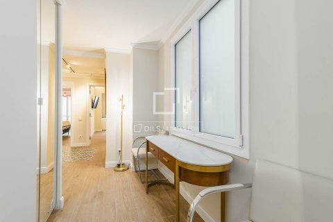 Apartamento de 4 dormitorios en venta en Barcelona, Cataluña, Spain № 4295 - foto 19