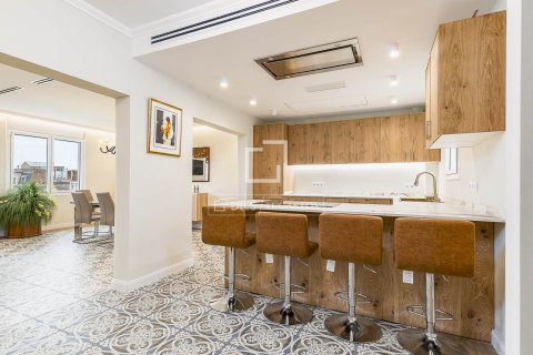 Apartamento de 4 dormitorios en venta en Barcelona, Cataluña, Spain № 4295 - foto 15
