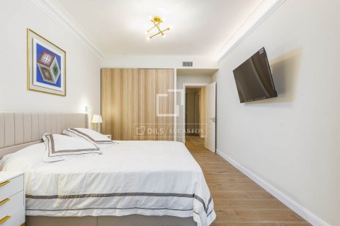 Apartamento de 4 dormitorios en venta en Barcelona, Cataluña, Spain № 4295 - foto 22