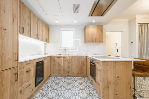 Apartamento de 4 dormitorios en venta en Barcelona, Cataluña, Spain № 4295 - foto 13