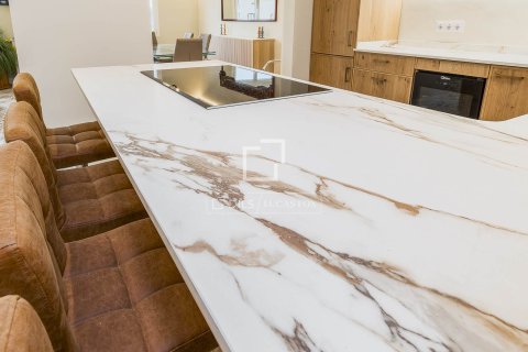 Apartamento de 4 dormitorios en venta en Barcelona, Cataluña, Spain № 4295 - foto 11