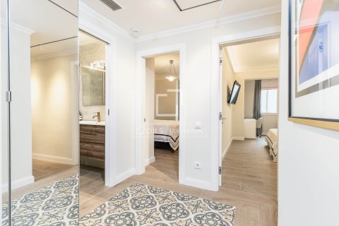 Apartamento de 4 dormitorios en venta en Barcelona, Cataluña, Spain № 4295 - foto 30