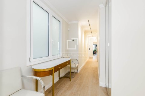 Apartamento de 4 dormitorios en venta en Barcelona, Cataluña, Spain № 4295 - foto 17