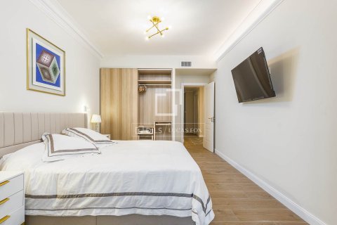 Apartamento de 4 dormitorios en venta en Barcelona, Cataluña, Spain № 4295 - foto 23