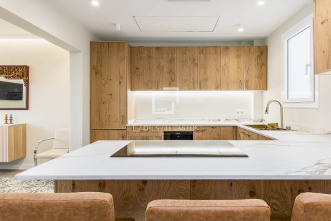 Apartamento de 4 dormitorios en venta en Barcelona, Cataluña, Spain № 4295 - foto 16
