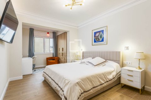 Apartamento de 4 dormitorios en venta en Barcelona, Cataluña, Spain № 4295 - foto 20