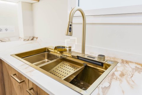 Apartamento de 4 dormitorios en venta en Barcelona, Cataluña, Spain № 4295 - foto 12
