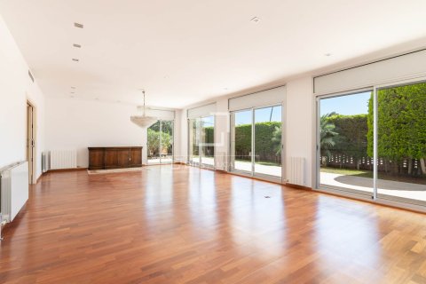 5 bedrooms villa for sale in Castelldefels, Barcelona, Catalonia, Spain № 4293 - photo 9