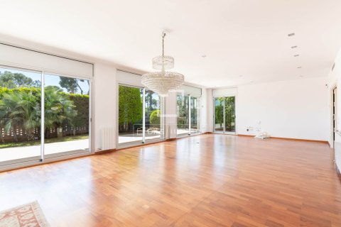 5 bedrooms villa for sale in Castelldefels, Barcelona, Catalonia, Spain № 4293 - photo 6