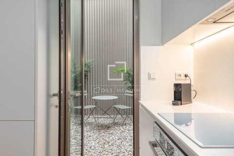 Apartamento de 2 dormitorios en venta en Barcelona, Cataluña, Spain № 4298 - foto 11