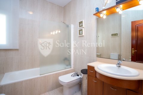 Сasa de 4 dormitorios en venta en Calonge, Gerona, Cataluña, Spain № 6689 - foto 19