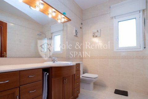 Сasa de 4 dormitorios en venta en Calonge, Gerona, Cataluña, Spain № 6689 - foto 25