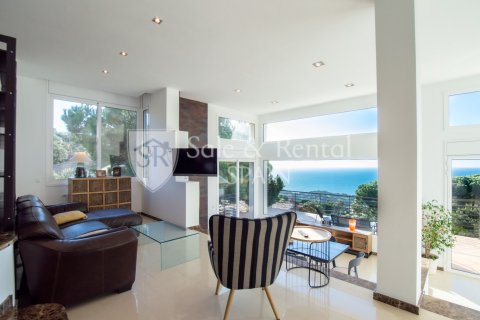 Сasa de 6 dormitorios en venta en Lloret de Mar, Gerona, Cataluña, Spain № 6685 - foto 12